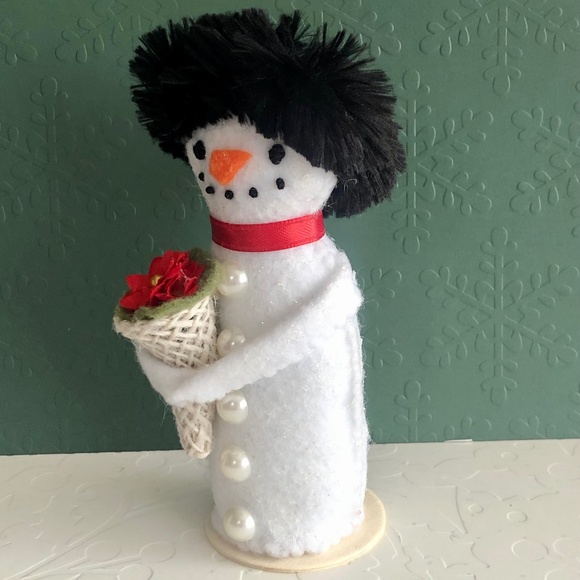 Snowman woman Art Doll with Poinsettia hand-sewn - Picture 3 of 6